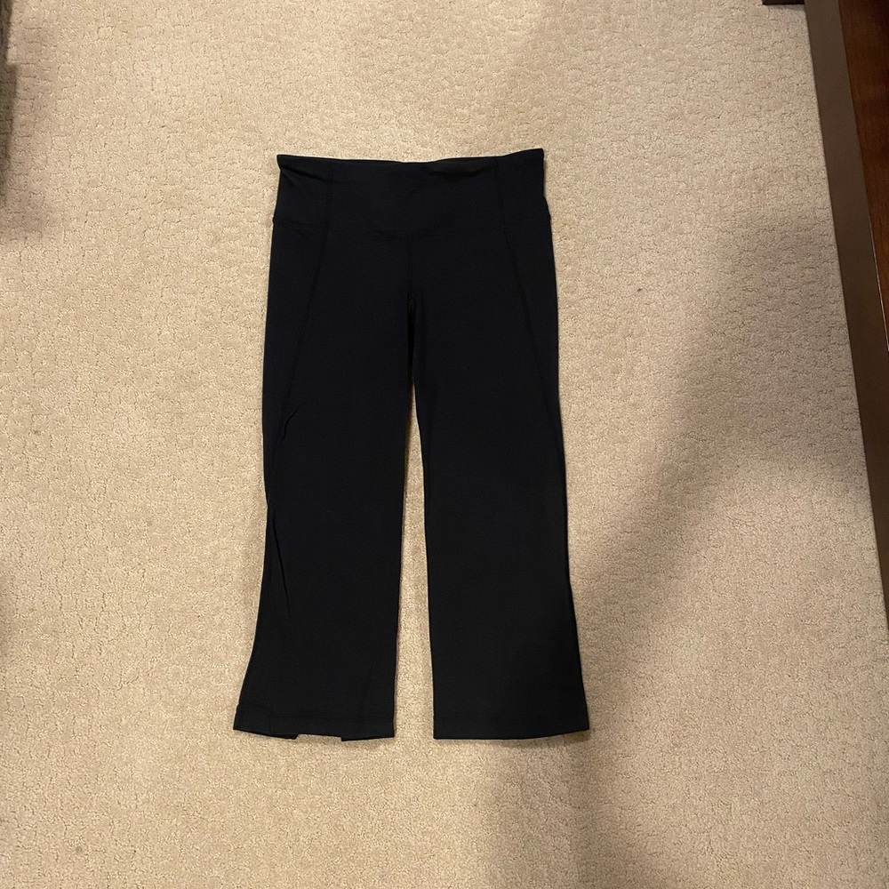 Black lululemon capris/cropped yoga pants. Size 6!